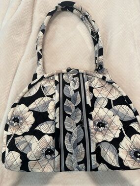 LIKE NEW-Floral Quilted Satchel Handbag - Black & Cream. KISS LOCK💋